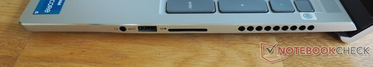 Lato destro: Audio, USB-A 3.2 Gen 1, lettore di schede SD