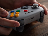 8BitDo ha puntato sulla nostalgia con il suo controller 64 Classic Grey. (Fonte: 8BitDo) 