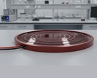 Un'immagine concettuale di un pannello solare circolare su un tavolo di laboratorio (Fonte: Immagine generata dall'AI)