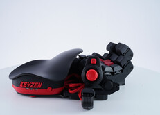 Azeron Keyzen con accenti rossi. (Fonte: Azeron)