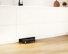 Bosch nasconde un robot aspirapolvere e spazzolone in una cucina.