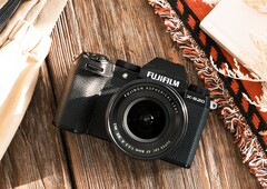 La X-S20 di Fujifilm ha lasciato un'impressione duratura in molti recensori grazie alle sue prestazioni compatte. (Fonte: Fujifilm)