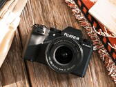 La X-S20 di Fujifilm ha lasciato un'impressione duratura in molti recensori grazie alle sue prestazioni compatte. (Fonte: Fujifilm)