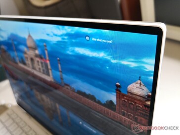 La webcam si trova lungo il bordo superiore, a differenza di alcuni precedenti modelli XPS 13