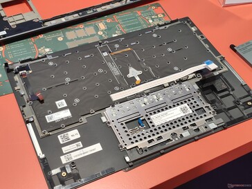 Il retro del nuovo telaio della tastiera: La tastiera può essere rimossa dal telaio, se necessario (fonte: Benjamin Herzig)