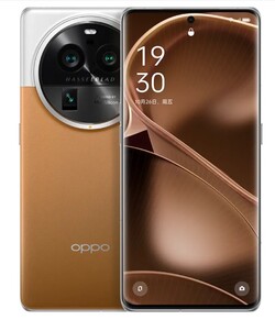 Oppo Find X6 Pro in Desert Silver Moon