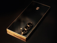 Il Samsung W26 è disponibile nei colori Dan Xi Red e Dark and Black, quest&#039;ultimo raffigurato. (Fonte: Samsung)
