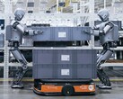 Due robot umanoidi che lavorano in una fabbrica (Fonte: UBTech)