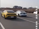 Xiaomi SU7 Ultra batte Tesla Model S Plaid in una gara di accelerazione (Fonte immagine: screenshot da Tesla Geek su YouTube)