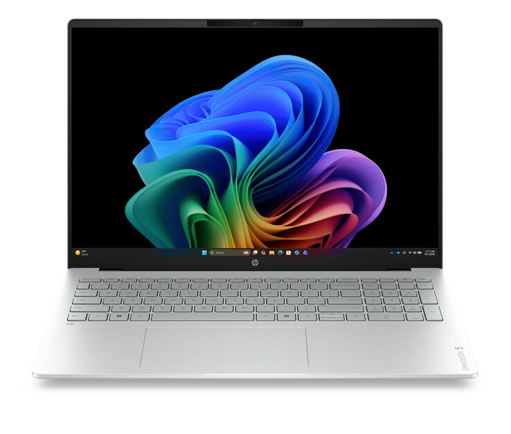 L'OmniBook 5 16 è disponibile nelle finiture Glacier Silver, Meteor Silver, Starlit Blue e Sahara Silver, dall'alto verso il basso.