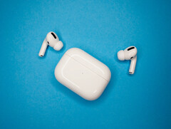 Gli AirPods Pro ora supportano MagSafe, anche se senza altri cambiamenti. (Fonte: John Smith)