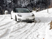 L'autonomia delle Tesla diminuisce di meno durante l'inverno (immagine: Severin Demchuk/Unsplash)