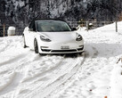 L'autonomia delle Tesla diminuisce di meno durante l'inverno (immagine: Severin Demchuk/Unsplash)