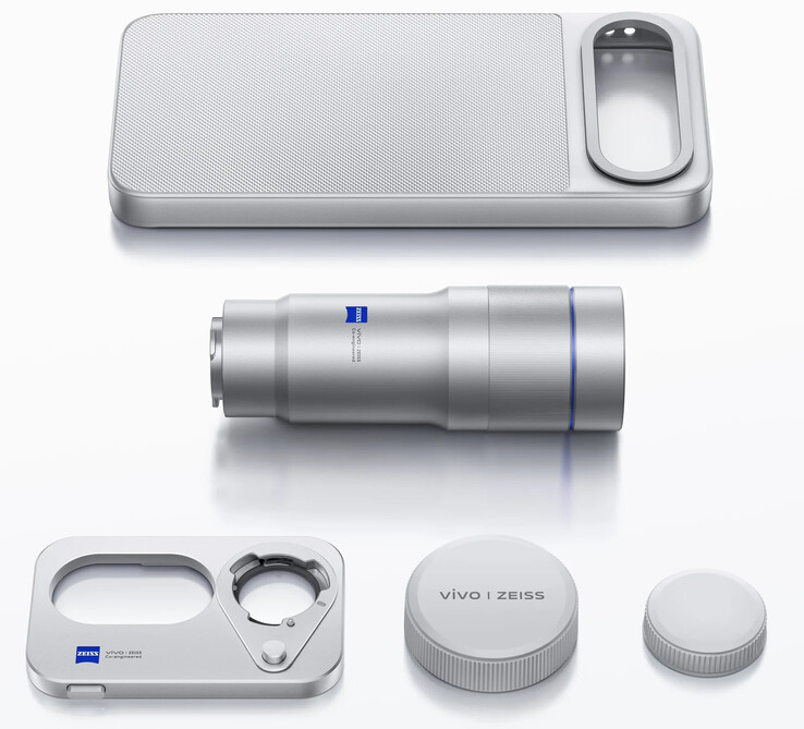 Il kit di estensione del teleobiettivo di X300 FE comprende una custodia speciale e un copriobiettivo, oltre al teleobiettivo stesso.