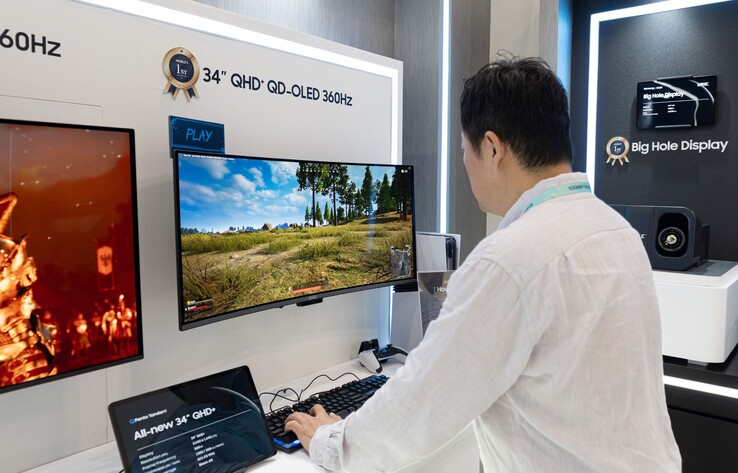 Samsung ha inoltre presentato due pannelli per monitor QD-OLED a 360 Hz: un pannello 4K da 31,5 pollici e un pannello ultrawide 21:9 da 34 pollici.