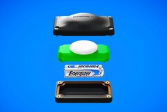 La Capsula del Tempo alimenta un AirTag Apple con batterie AAA. (Fonte: Elevation Lab)