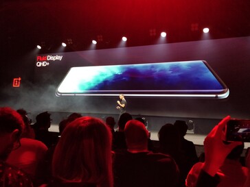 Nel 2019, OnePlus ha organizzato un grande evento sul modello di Apple.