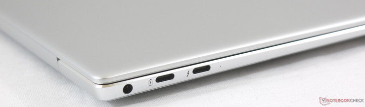 Sinistra: 3.5 mm audio, USB Type-C, Thunderbolt 3