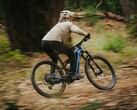 La eMTB Aventon Current ADV vanta una grande batteria da 800 Wh