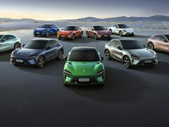 La famiglia di SUV elettrici Xiaomi YU7 in tutti gli allestimenti e colori. (Fonte: Xiaomi)