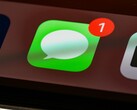 L’app Messaggi di Apple, la cui icona è raffigurata nell’immagine, aggiunge un nuovo pulsante per nascondere il pulsante di dettatura nel campo di testo.