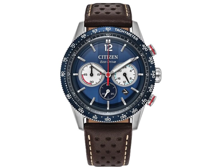 Citizen Chrono Racing CA4716-09L con cassa in acciaio inossidabile color argento, lunetta tachimetrica blu, quadrante cronografo blu scuro con tre contatori, dettagli rossi e cinturino in pelle marrone traforata.