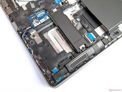 Dell Latitude 15 5510 - L'alloggiamento SATA è bloccato dall'unità M.2