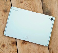 Il Samsung Galaxy Tab S9 FE. (Fonte: John Mundy/Tech Advisor)