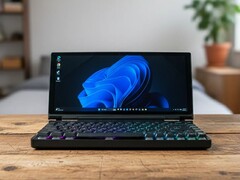 Il concept Kickstarter di Keebmon combina un PC Ryzen AI 9 HX 370, un touchscreen ultrawide da 13 pollici e una tastiera meccanica sostituibile a caldo in un unico dispositivo pieghevole