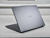Attenzione alla variante economica: Il portatile convertibile Lenovo IdeaPad 5 2-in-1 mostra i rischi delle configurazioni più economiche (nella foto: Lenovo IdeaPad 5 2-in-1 14AKP10, fonte immagine: Benjamin Herzig/Notebookcheck)
