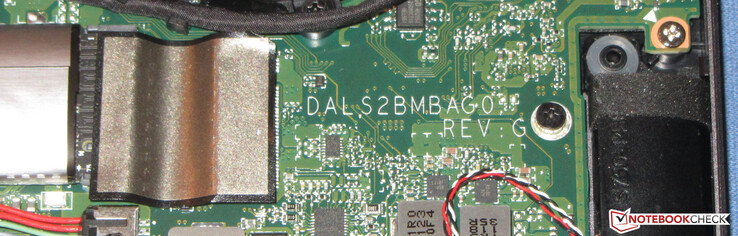 Un secondo SSD NVMe (M.2-2242) potrebbe essere installato.