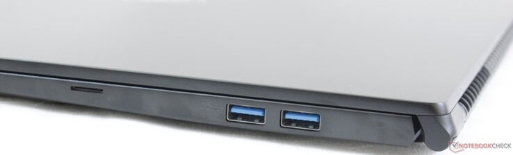 Lato destro: MicroSD, 2x USB Type-A USB 3.2 Gen. 2