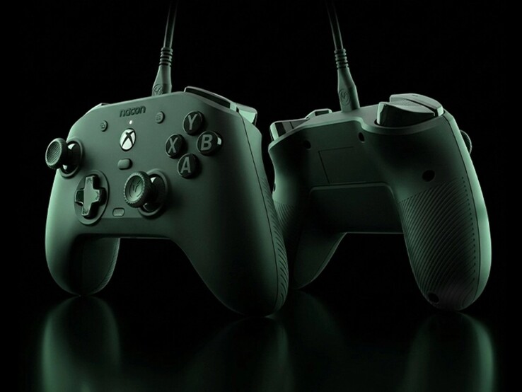 Il controller Nacon Revo X è un controller Xbox da 39,90 euro con stick a effetto Hall