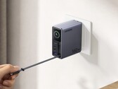 Il caricabatterie Nexode Pro da 160 W con cavo USB-C retrattile