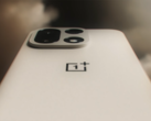 Il OnePlus 15 nella colorazione Sand Dune. (Fonte: OnePlus)
