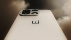 Il OnePlus 15 nella colorazione Sand Dune. (Fonte: OnePlus)