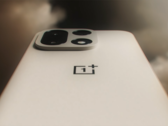 Il OnePlus 15 nella colorazione Sand Dune. (Fonte: OnePlus)