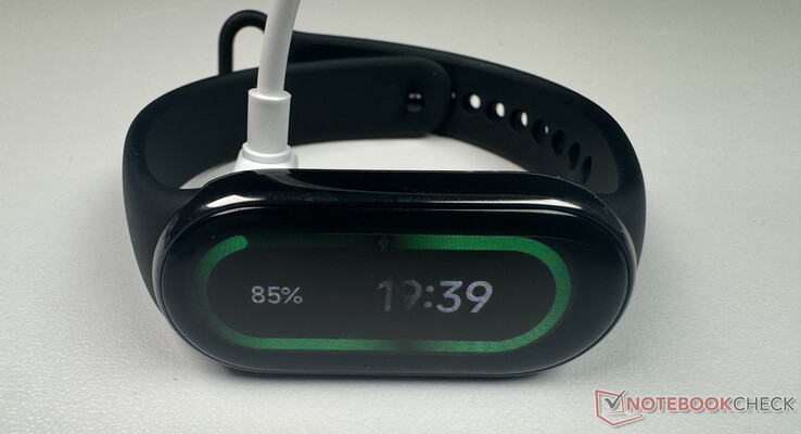 Xiaomi Smart Band 8 in carica