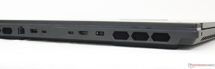 Posteriore: RJ-45 da 2,5 Gbps, USB-A 3.2 Gen. 1, 2x Thunderbolt 4 con DisplayPort 1.4 + Power Delivery 140 W, HDMI 2.1, adattatore CA
