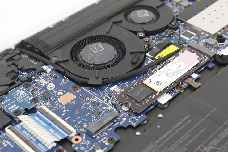 Lo slot M.2 vuoto accanto all'SSD M.2 2280 può essere configurato con un modulo WWAN HP R15 4G o 5G opzionale