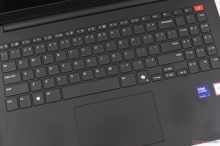 Il clickpad è di dimensioni decenti (11,5 x 7,4 cm), ma con un feedback morbido e silenzioso quando viene premuto