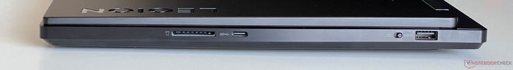 A destra: Lettore di schede SD USB-C 3.2 Gen.1 (5 GBit/s, DisplayPort modalità ALT 1.4, Power Delivery), webcam eShutter, USB-A 3.2 Gen.1 (5 GBit/s)