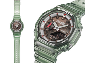 L'orologio frutto della collaborazione tra Casio G-Shock e Coca-Cola, modello GA2100CC-3A, nella foto.