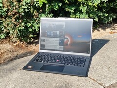 Lenovo ThinkPad P14s Gen 6 AMD alla luce del sole (fonte: Benjamin Herzig)