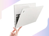 L’Unbounded 14S 2026 con processore AMD costa circa 700 dollari in Cina. Nella foto: un’immagine promozionale che mette in risalto il design leggero del portatile.