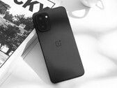 L'Ace 6T sarà lanciato come OnePlus 15R nel mercato globale. Nella foto: la colorazione nera del telefono. (Fonte immagine: 瘦子說 via OnePlus)