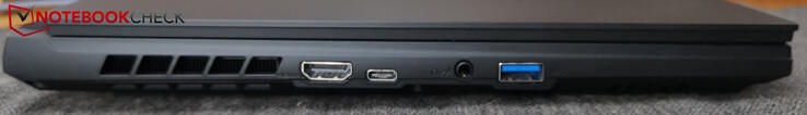 Sinistra: HDMI, USB-C 3.0, cuffie da 3,5 mm, USB-A 3.0