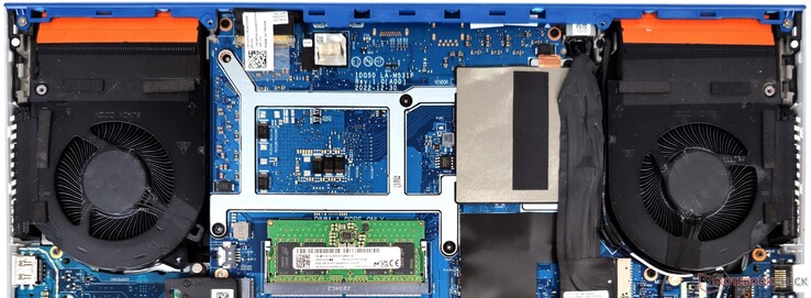 Il modello G15 5530 utilizza un sistema di raffreddamento a camera di vapore