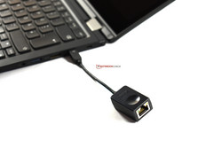 Connessione internet cablata possibile grazie all'adattatore ThinkPad Ethernet Extension.
