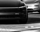 Il logo della piattaforma di ride-sharing Tesla Robotaxi sul Modello Y. (Fonte immagine: @artsimage/X)